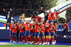 B体育体育电竞-欧洲足球豪门对决，球迷热血沸腾