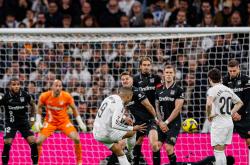 B体育体育课程-包含欧洲足坛赛场上演激情碰撞，豪门气势如虹的词条