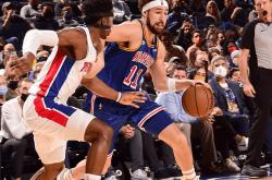 B体育体育投注-关于水花兄弟合砍68分，雄鹿大胜活塞的信息