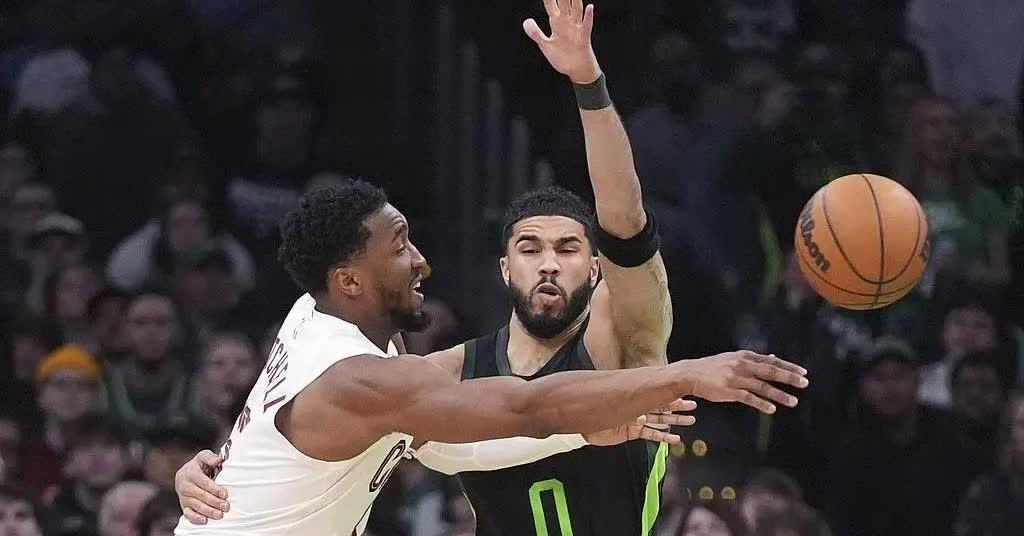 爵士在西部崭露头角，米切尔一统芝加哥