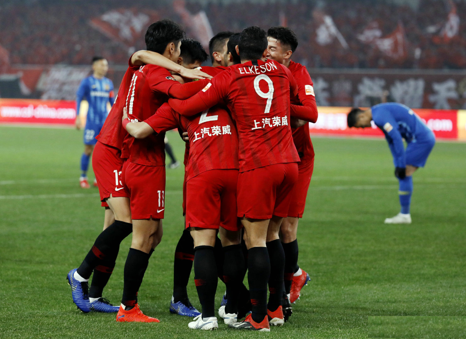 里昂中场快马助球队连胜，表现抢眼