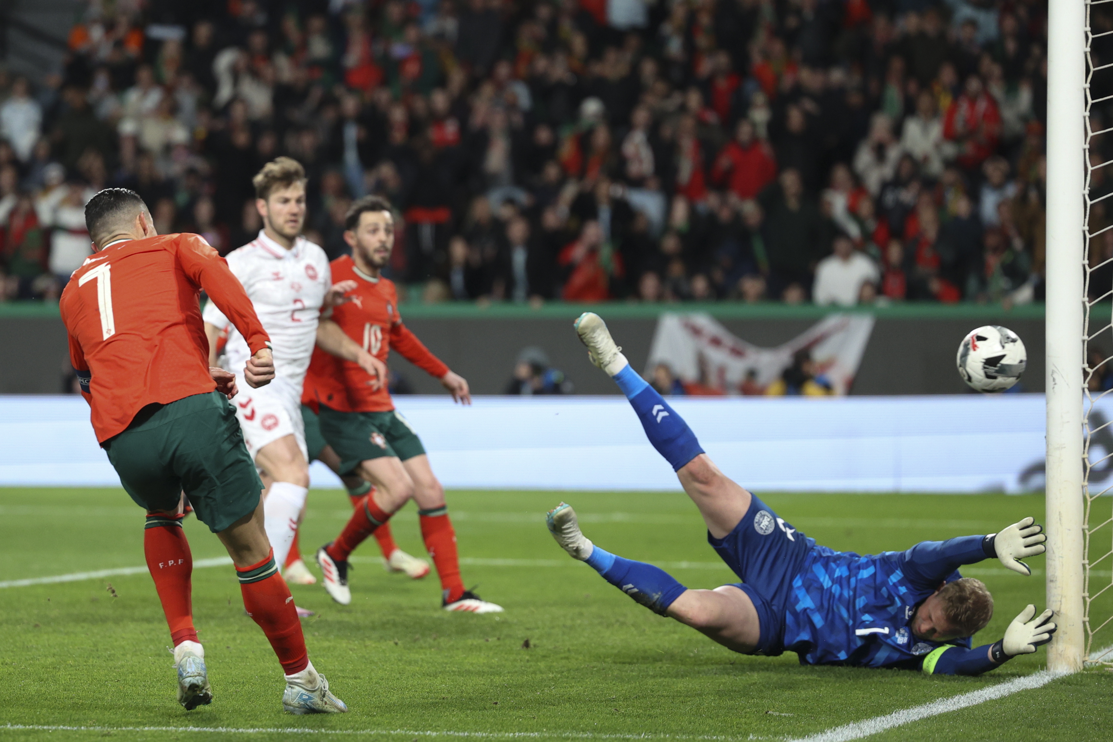 英格兰战胜乌克兰，晋级欧国联半决赛