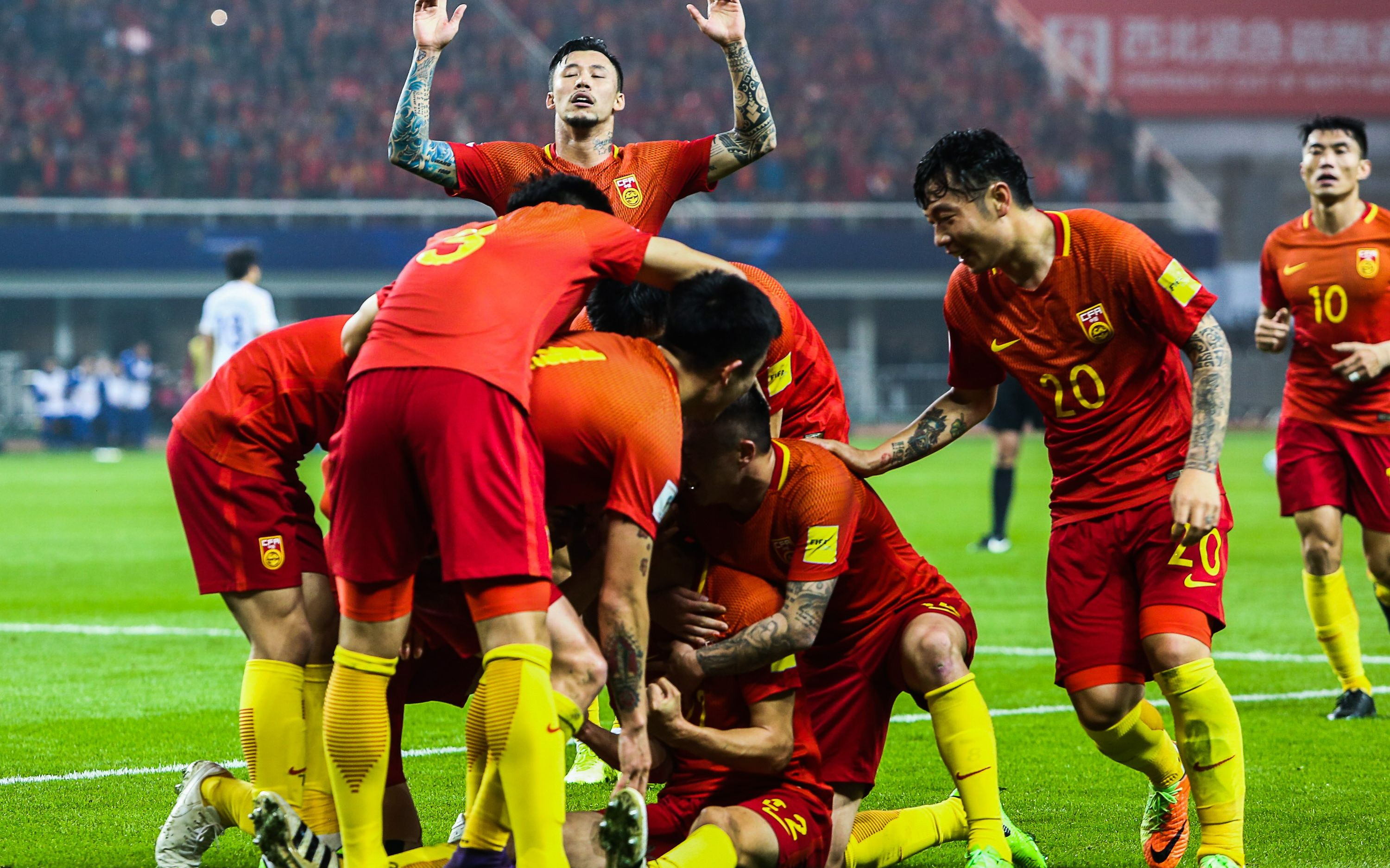 中国足球联赛场面火爆，势头正盛