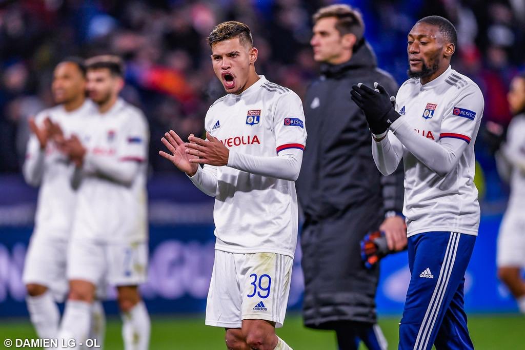 包含都灵客场告捷，保持胜利势头的词条