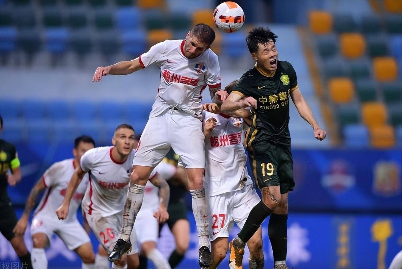 包含汉堡队连战不胜，陷入保级危机的词条