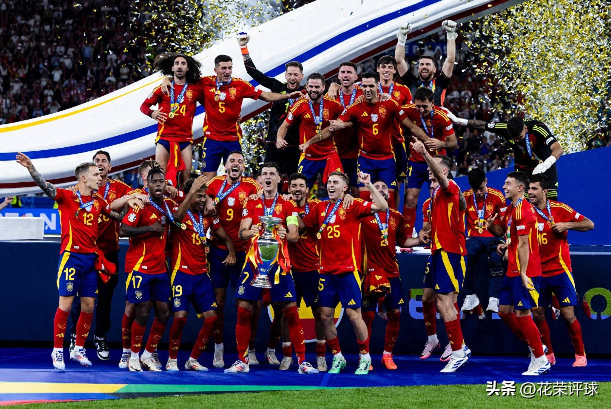 包含欧洲足球赛场再度热闹，场内球员实力挑战的词条