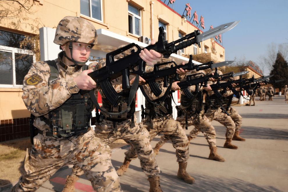 球场上的风云变幻，双方鏖战场上无惧的简单介绍