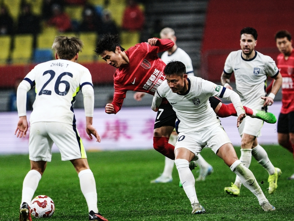 足球赛事热度不减，球队实力角逐激烈的简单介绍